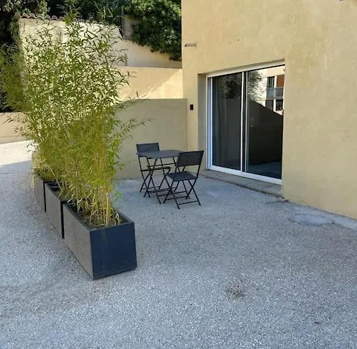 Grand Studio Au Rdc Dans Residence, Clim, Terrasse