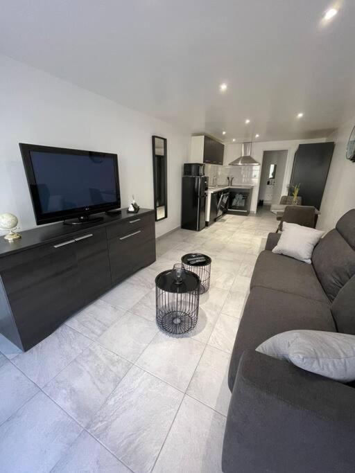 Grand Au Rdc Dans Residence, Clim, Terrasse Martigues