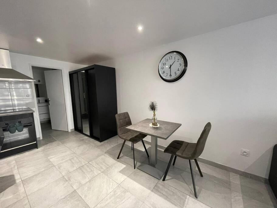 Grand Au Rdc Dans Residence, Clim, Terrasse Appartement *